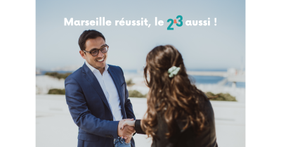 Maire qui serre la main