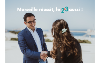Maire qui serre la main