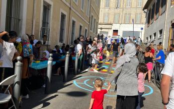 COULEURS DEVANT ECOLE